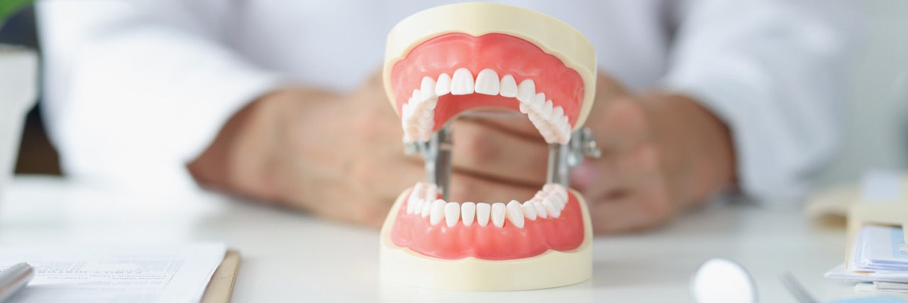 Bodrum’da All-on-4 ve All-on-6 tam ağız implant tedavisi. Hareketli proteze son, sabit ve doğal görünümlü dişlere merhaba. Fiyat, süreç ve hasta yorumları.